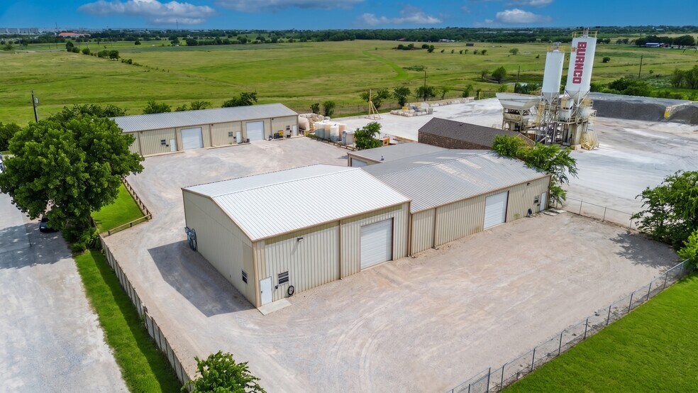 9717 Industrial Rd, Justin, TX à louer - Photo de l’immeuble – Image 2 sur 15