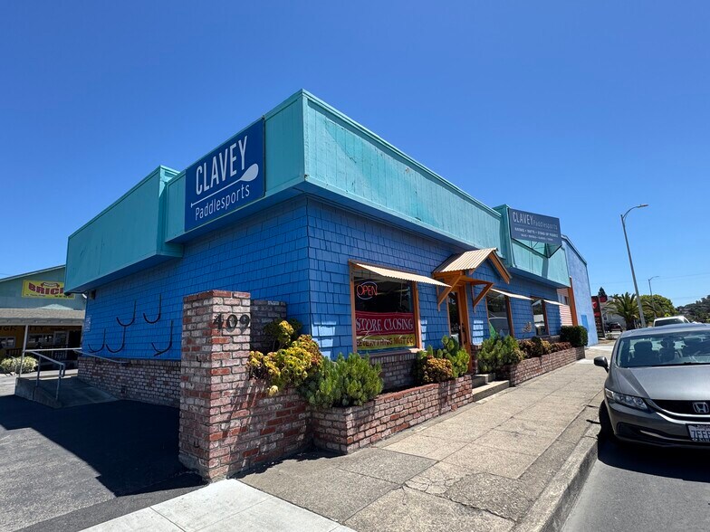409 S Petaluma Blvd, Petaluma, CA à vendre - Photo de l’immeuble – Image 1 sur 11