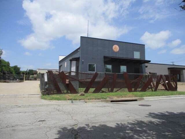 3212 S Main St, Fort Worth, TX à vendre Photo de l’immeuble– Image 1 sur 12