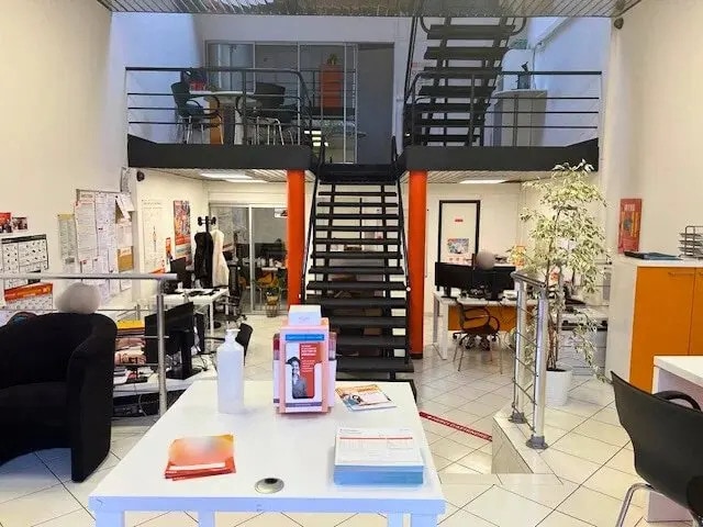 Plus de détails pour Local commercial à louer