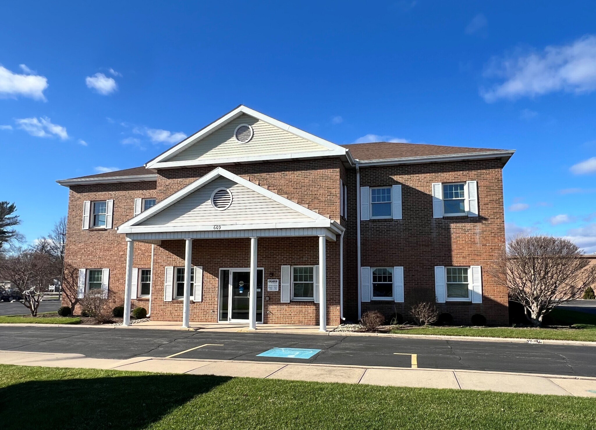 609 W Lincoln Ave, Goshen, IN à vendre Photo principale– Image 1 sur 8