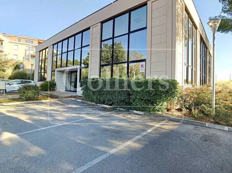 511 Route De La Seds, Vitrolles à louer - Photo de l’immeuble – Image 2 sur 10