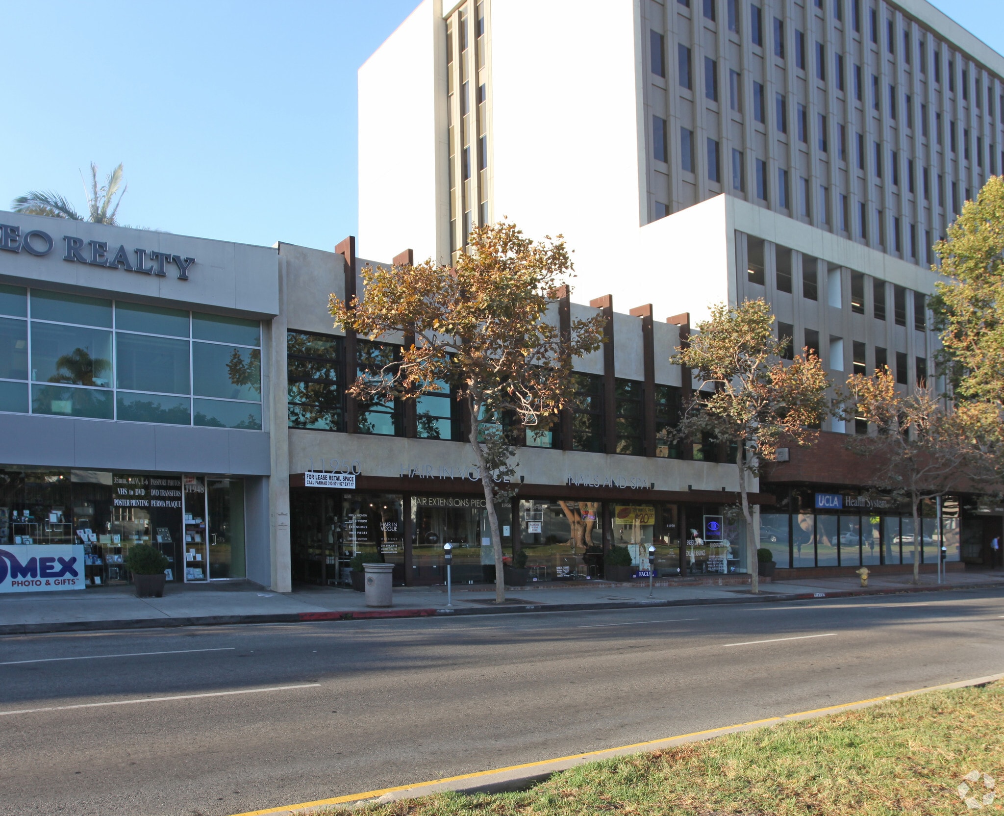 11950-11958 San Vicente Blvd, Los Angeles, CA à louer Photo principale– Image 1 sur 9