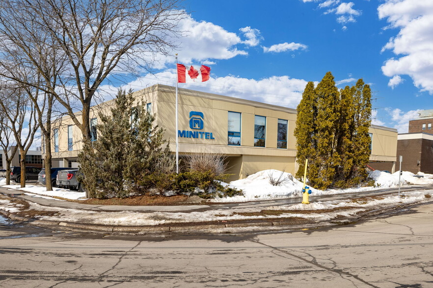1775 Courtwood Cres, Ottawa, ON à louer - Photo de l’immeuble – Image 2 sur 16