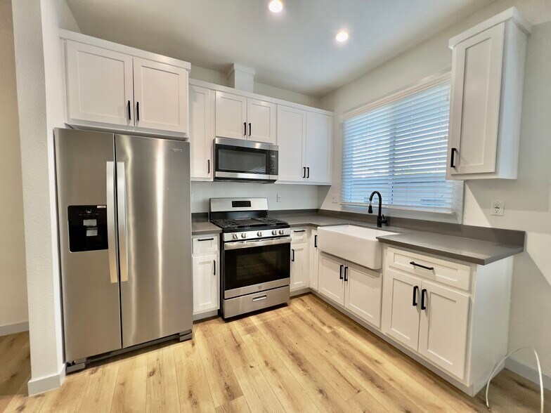 1152 E 1st St, Long Beach, CA à vendre - Photo de l’immeuble – Image 3 sur 20