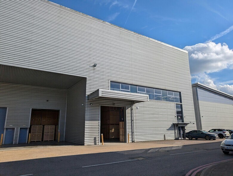 Avro Way, Weybridge à louer - Photo de l’immeuble – Image 3 sur 6