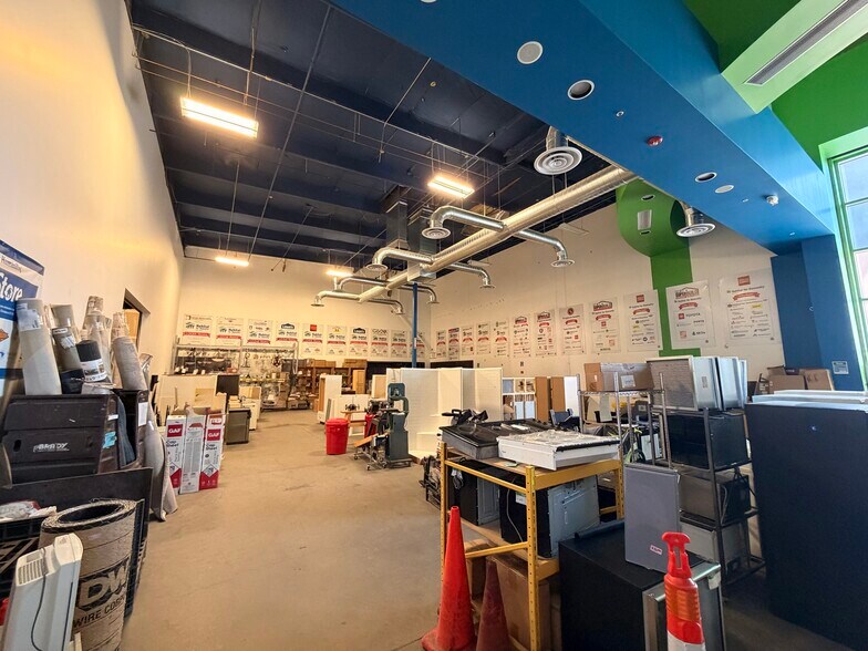 4580 W Sahara Ave, Las Vegas, NV à louer - Photo de l’immeuble – Image 2 sur 11