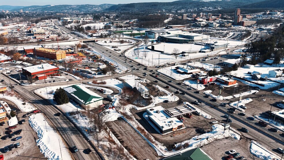 4009 Vestal Pky E, Vestal, NY à louer - Vidéo sur l’annonce professionnelle – Image 2 sur 4