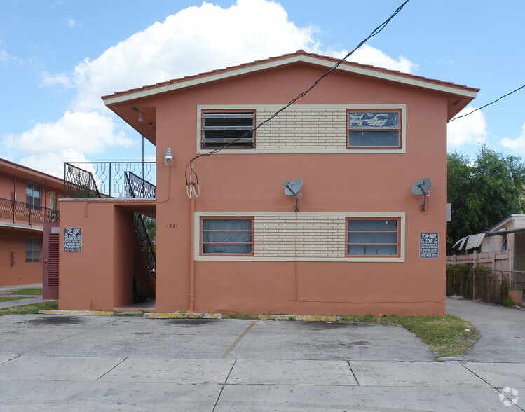 11 Unit Portfolio in Little Havana portefeuille de 2 biens à vendre sur LoopNet.fr - Photo principale – Image 3 sur 3