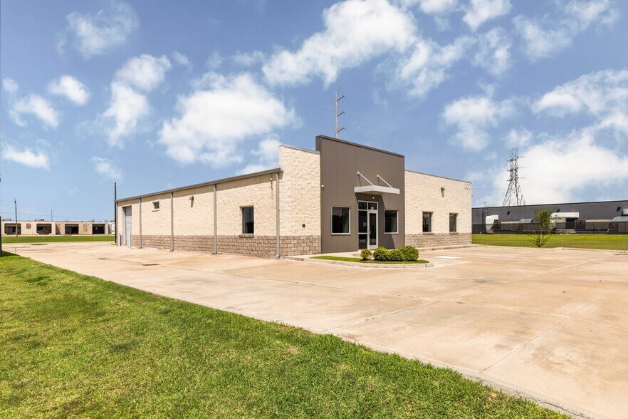 220 Ibis St, Webster, TX à louer - Photo principale – Image 1 sur 15