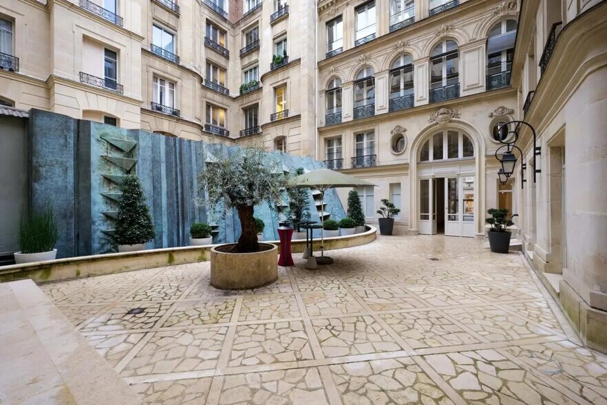 28 Rue De Mogador, Paris à louer - Photo de l’immeuble – Image 3 sur 8