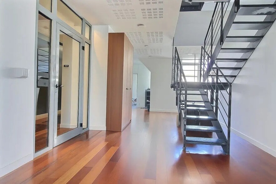 5 Bis Rue De Rochechouart, Paris à vendre - Photo de l’immeuble – Image 2 sur 10