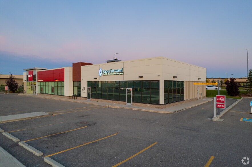 31 Royal Vista Pl NW, Calgary, AB à vendre - Photo de l’immeuble – Image 2 sur 5