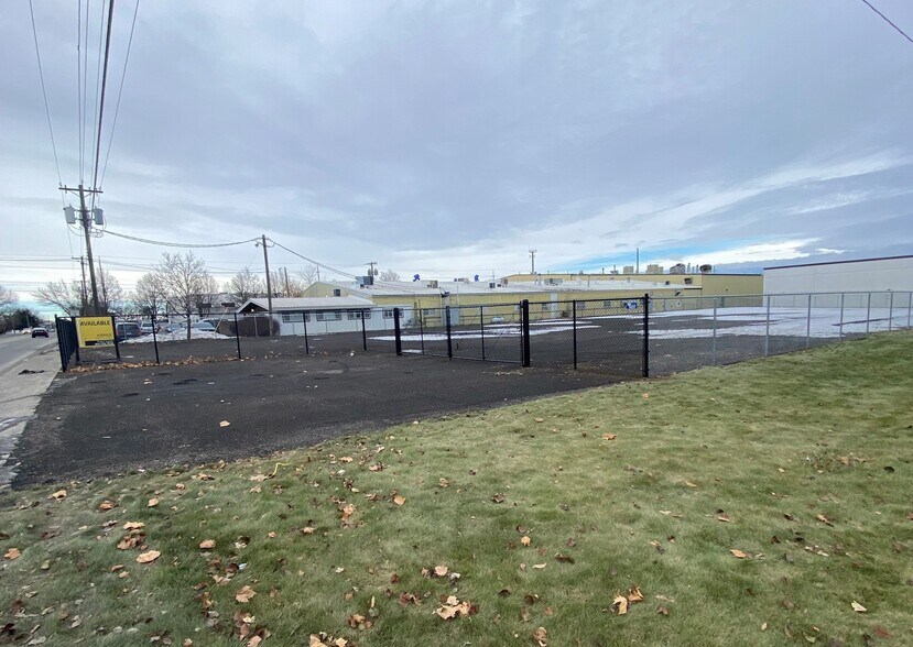 9609 E Montgomery Ave, Spokane Valley, WA à louer - Photo de l’immeuble – Image 1 sur 2
