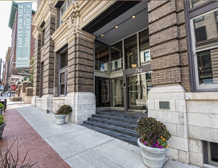 712 Broadway St, Kansas City, MO à vendre - Photo de l’immeuble – Image 2 sur 16
