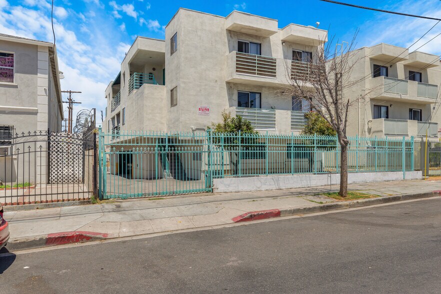 2769 San Marino St, Los Angeles, CA à vendre - Photo de l’immeuble – Image 2 sur 9