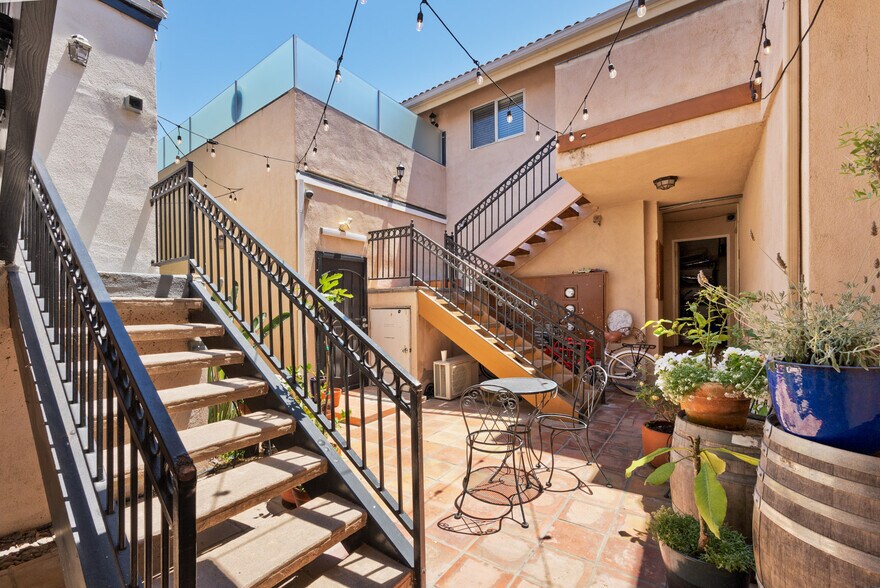 611-615 E Balboa Blvd, Newport Beach, CA à vendre - Photo de l’immeuble – Image 3 sur 28