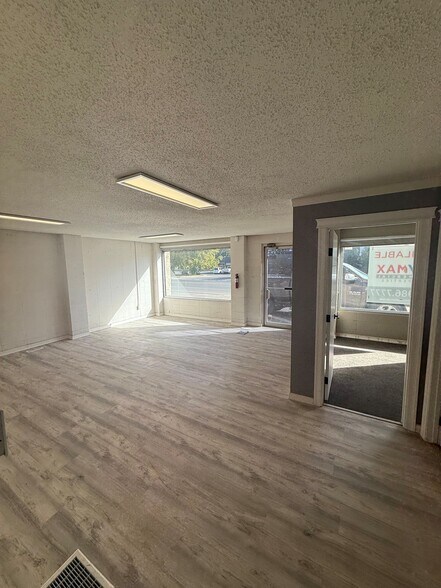 5912 54 Ave, Red Deer, AB à vendre - Photo de l’immeuble – Image 2 sur 11