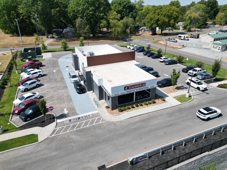 1806 Fort Campbell Blvd, Clarksville, TN à vendre - Photo de l’immeuble – Image 2 sur 7