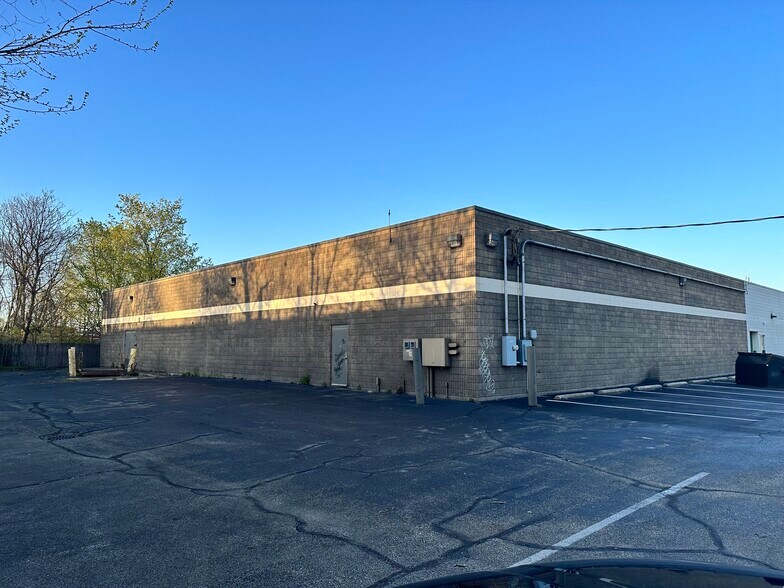 1521 Cassopolis St, Elkhart, IN à louer - Photo de l’immeuble – Image 2 sur 5