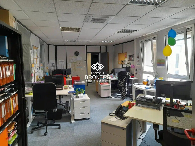 Bureau dans Orléans à vendre - Photo de l’immeuble – Image 2 sur 13
