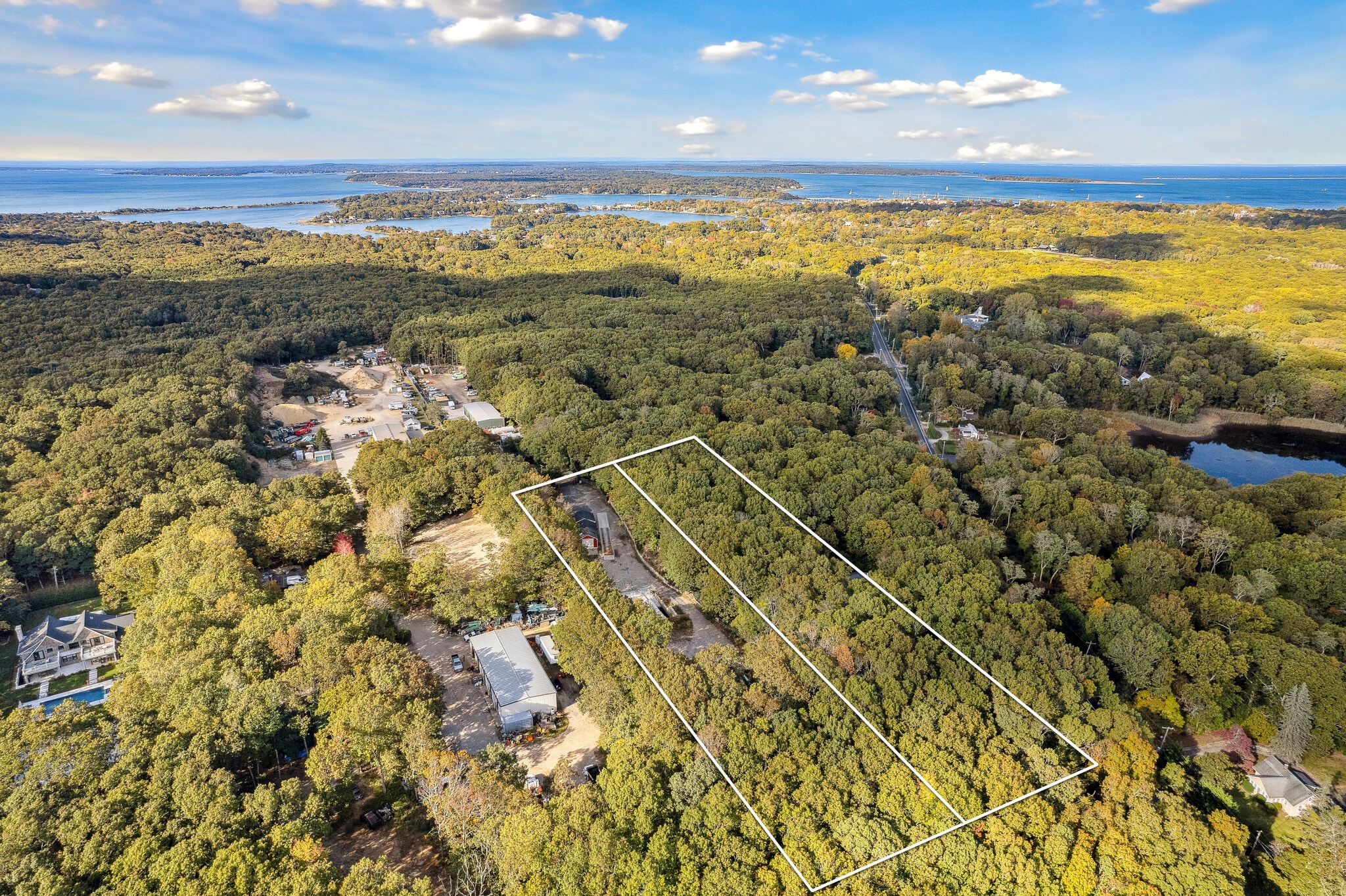Clay Pit Road Commercial Building + Land portefeuille de 2 biens à vendre sur LoopNet.fr Aérien– Image 1 sur 8
