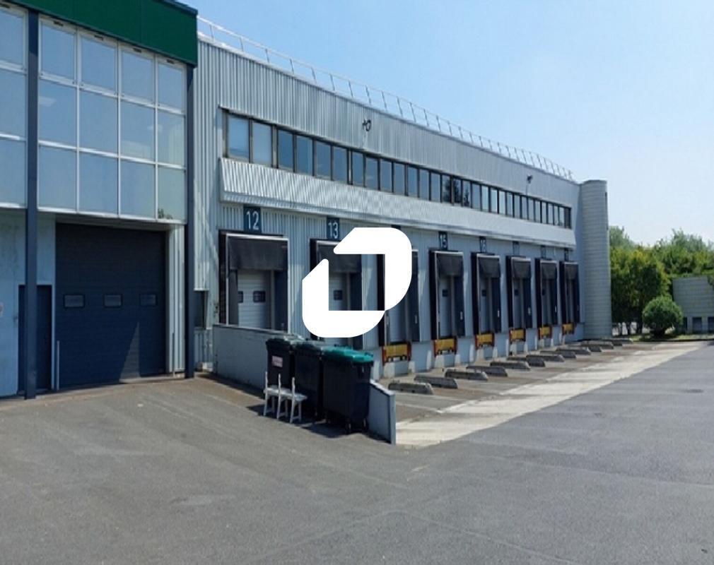 Industriel/Logistique dans Gonesse à louer Photo de l’immeuble– Image 1 sur 17