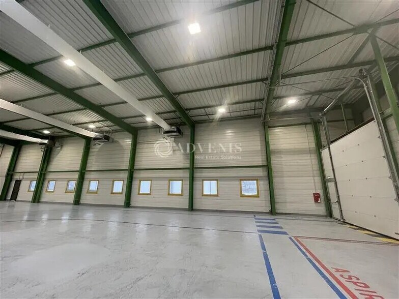 Local d’activités dans Le Mesnil-Amelot à louer - Photo intérieure – Image 2 sur 8