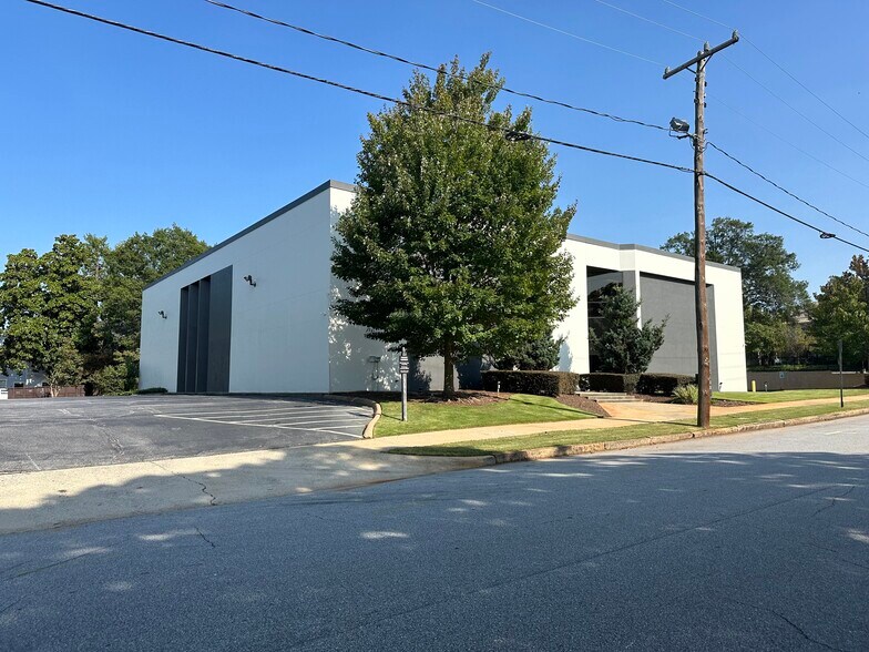 120 Broadus Ave, Greenville, SC à vendre - Photo de l’immeuble – Image 2 sur 37