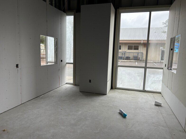 2255 Dunn Ave, Jacksonville, FL à louer - Photo intérieure – Image 2 sur 10