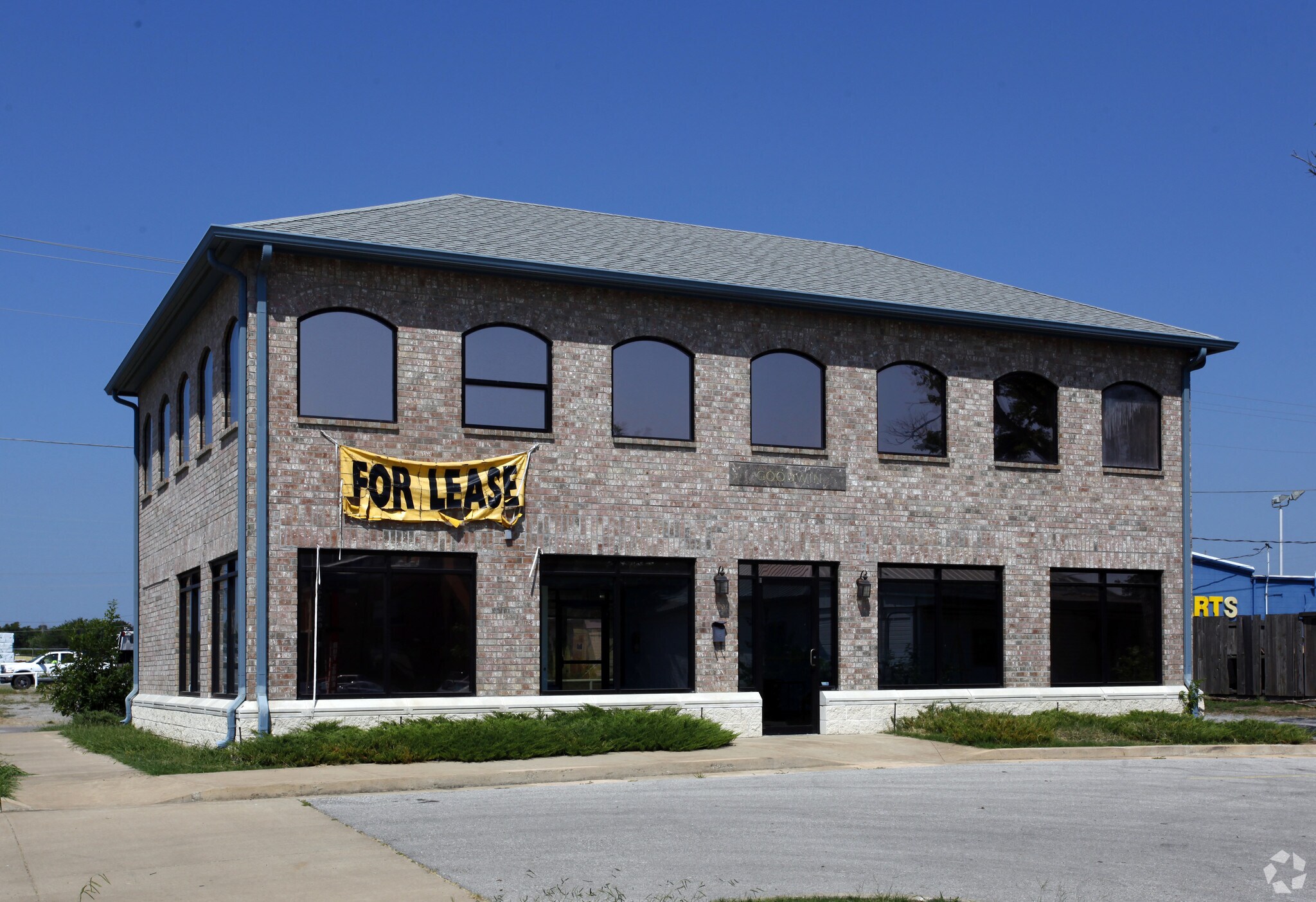 223 S Lynn Riggs Blvd, Claremore, OK à louer Photo principale– Image 1 sur 14