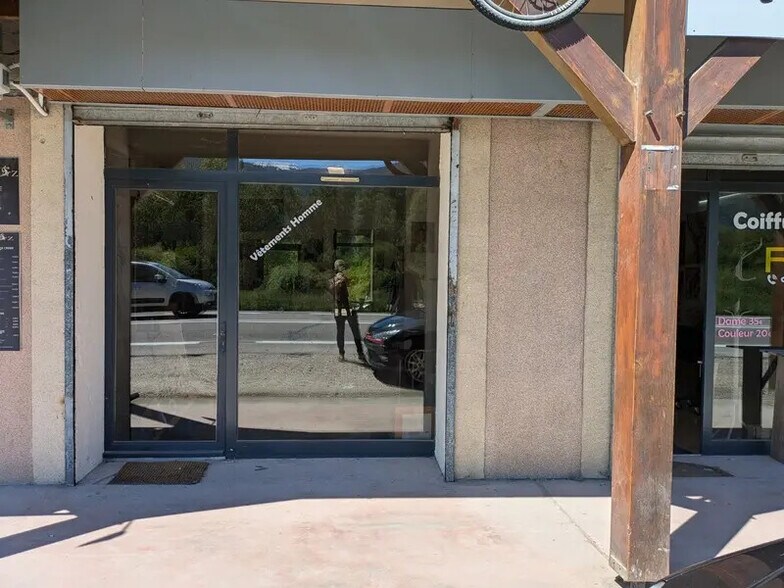 Local commercial dans Le Touvet à vendre - Photo de l’immeuble – Image 3 sur 6
