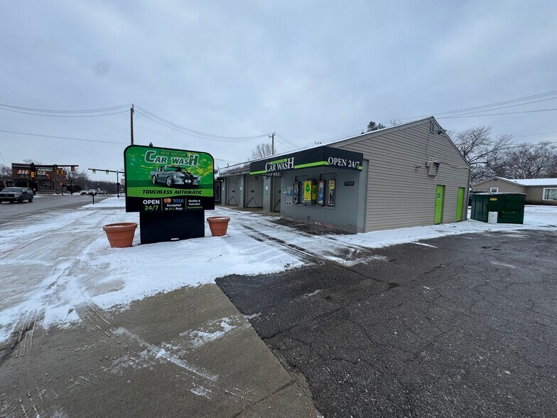 19162 Huron River Dr, New Boston, MI à vendre - Photo de l’immeuble – Image 2 sur 23