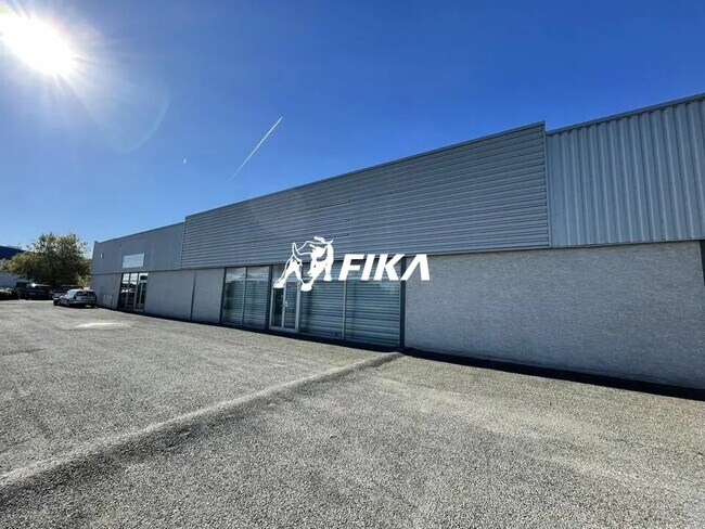 Plus de détails pour Local d'activités à louer