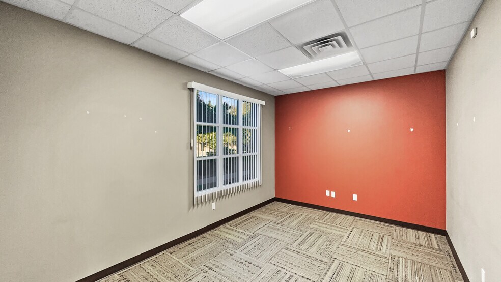 2400 S Cimarron Rd, Las Vegas, NV à louer - Photo intérieure – Image 3 sur 14