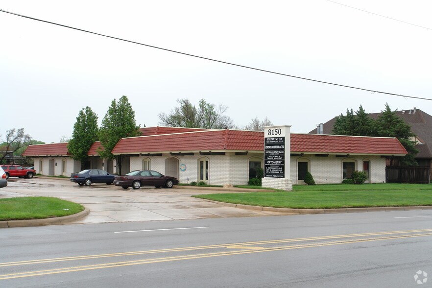 8150 E Douglas Ave, Wichita, KS à louer - Photo de l’immeuble – Image 2 sur 13