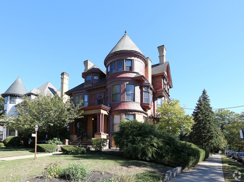 357 Whitney Ave, New Haven, CT à louer - Photo principale – Image 1 sur 4
