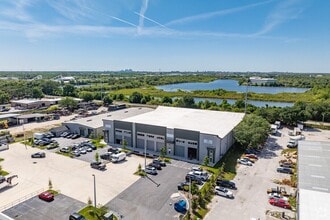 5620 W Linebaugh Ave, Tampa, FL à louer Photo de l’immeuble– Image 2 sur 18