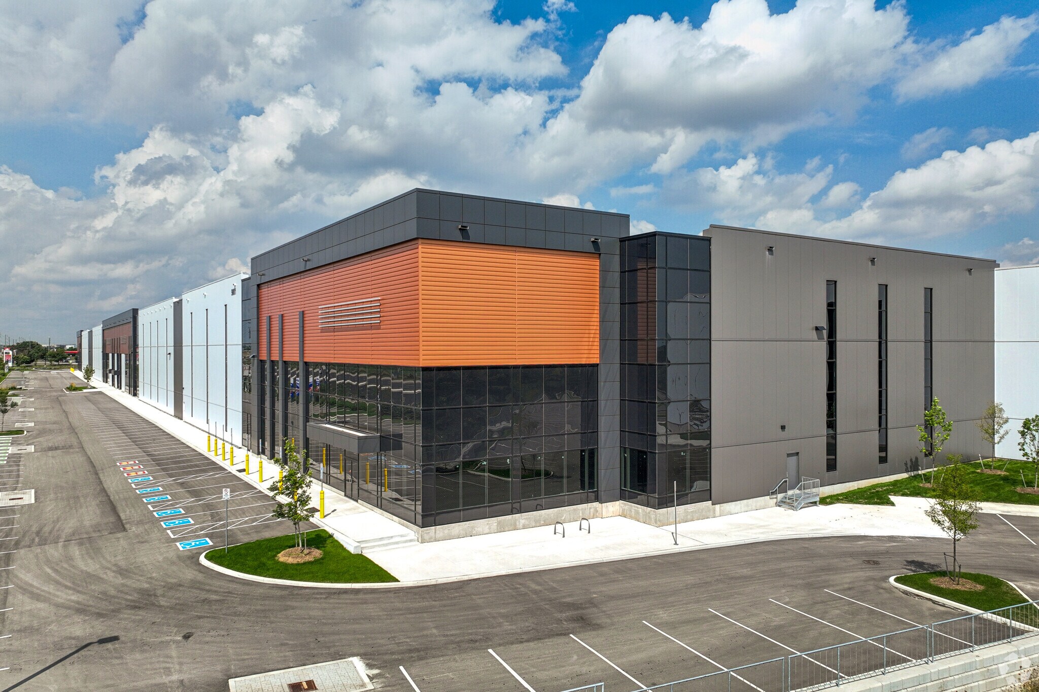 9001 B Hwy 50, Vaughan, ON à louer Photo principale– Image 1 sur 4