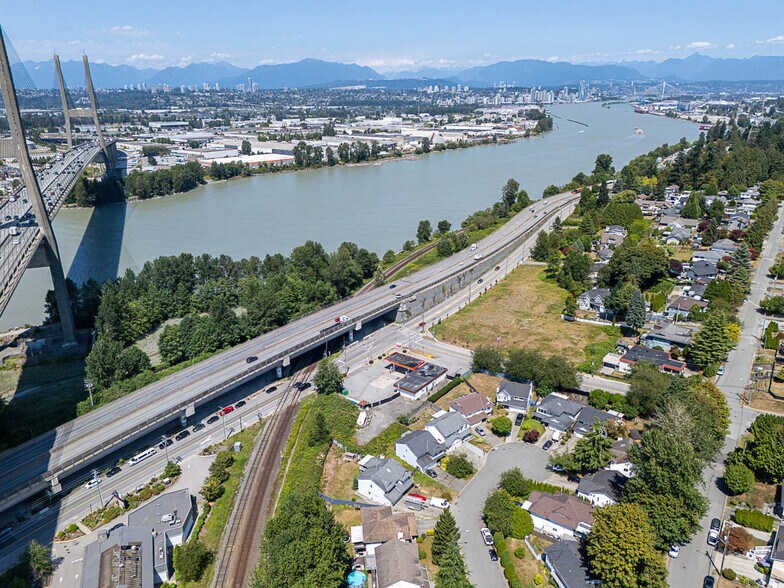 10240 River Rd, Delta, BC à vendre - Photo de l’immeuble – Image 2 sur 11