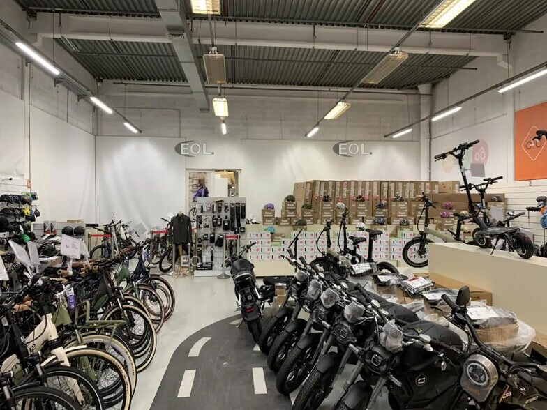 Local d’activités dans Éragny à louer - Photo de l’immeuble – Image 1 sur 11