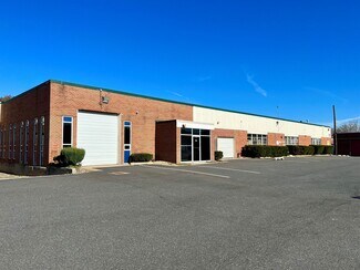 Plus de détails pour 18-38 Garvies Point Rd, Glen Cove, NY - Industriel/Logistique à louer