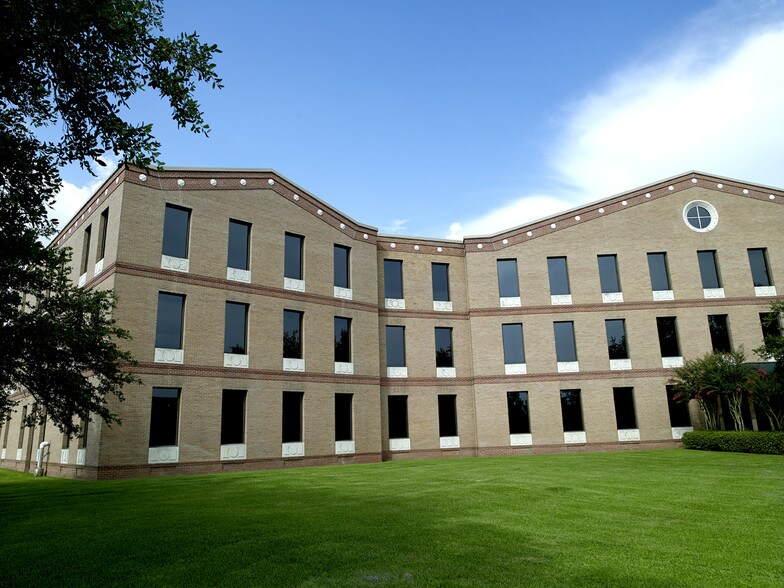 15200 Southwest Fwy, Sugar Land, TX à louer - Photo de l’immeuble – Image 2 sur 38