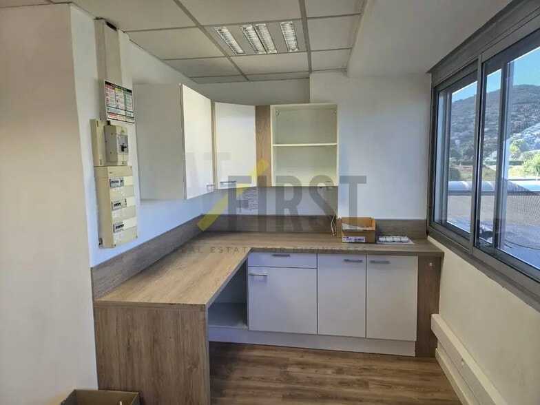 Bureau dans Mandelieu-la-Napoule à louer - Photo de l’immeuble – Image 3 sur 4