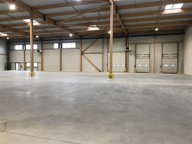 Industriel/Logistique dans Louvres à louer - Photo de l’immeuble – Image 3 sur 12