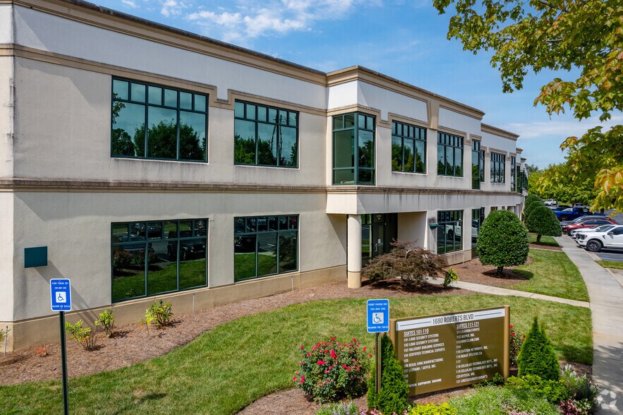 1690 Roberts Blvd, Kennesaw, GA à louer - Photo de l’immeuble – Image 2 sur 8