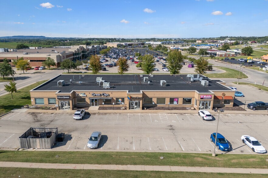 4840 Asbury Rd, Dubuque, IA à louer - Photo de l’immeuble – Image 1 sur 10