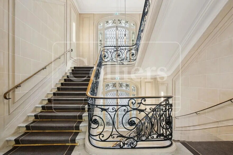 Bureau dans Paris à louer - Photo de l’immeuble – Image 2 sur 13