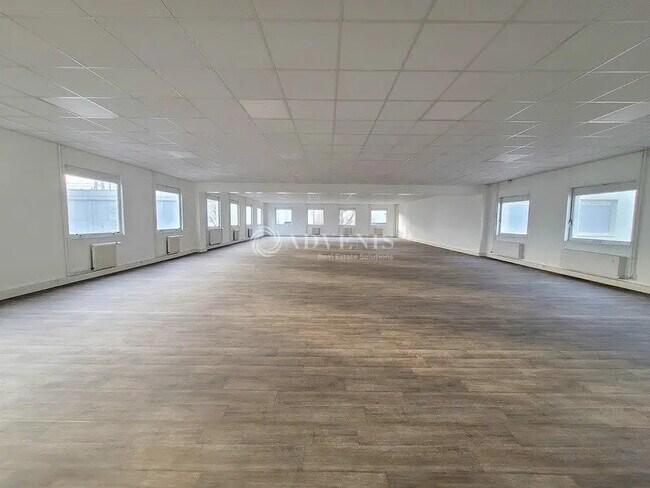 Plus de détails pour 9 Chaussée Jules César, Osny - Bureau à vendre