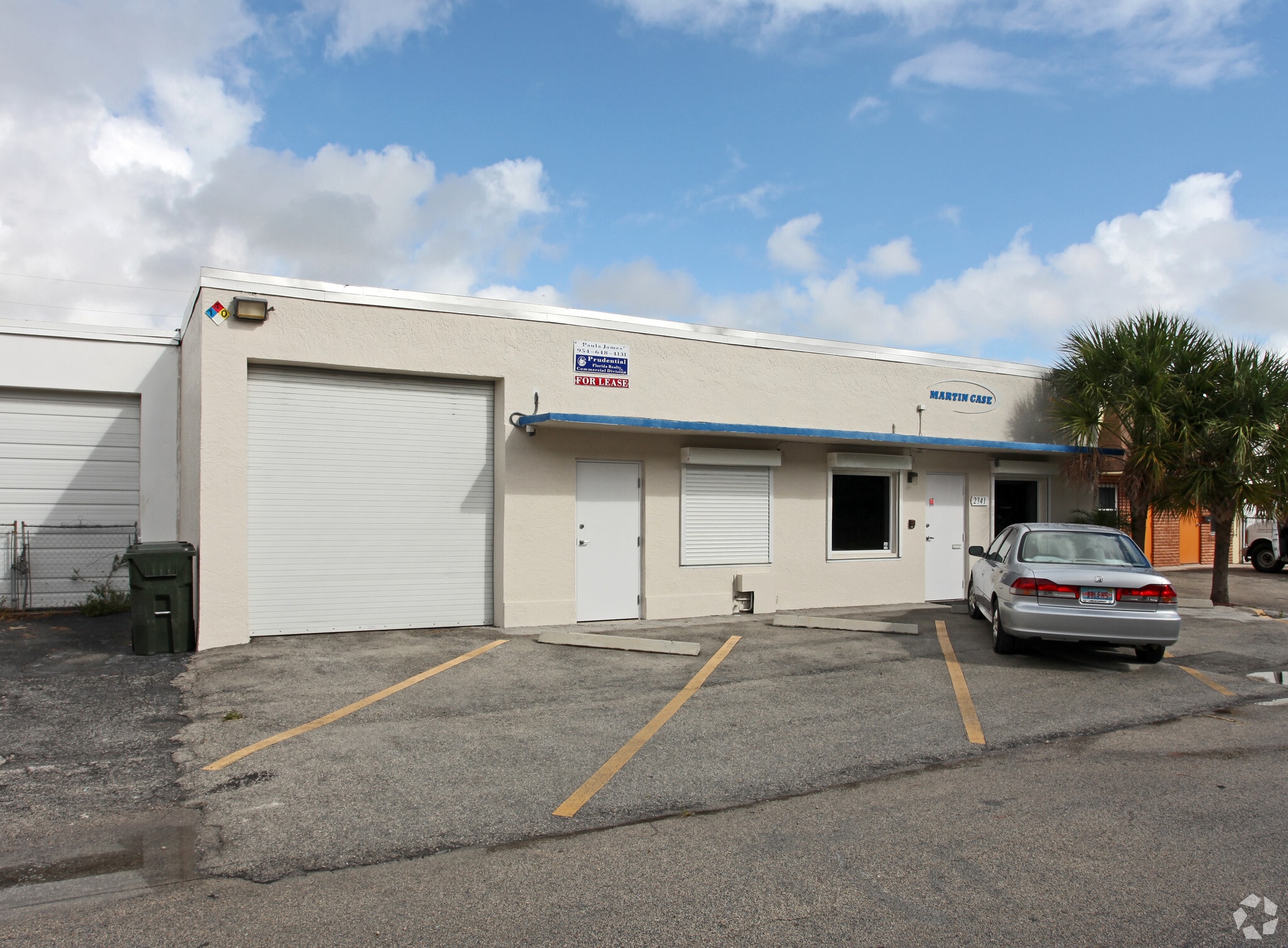 2341 NW 30th St, Oakland Park, FL à louer Photo de l’immeuble– Image 1 sur 18